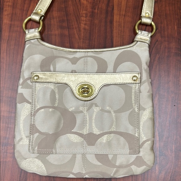 Coach vintage Gold and Beige Shoulder Bag vintage. - Picture 1 of 7